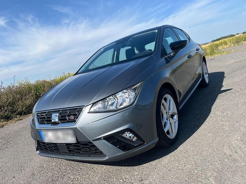 Grau Gebraucht 2017 Seat Ibiza FR Kleinwagen | 11.100 € (Fairer Preis) - Bild 1/4
