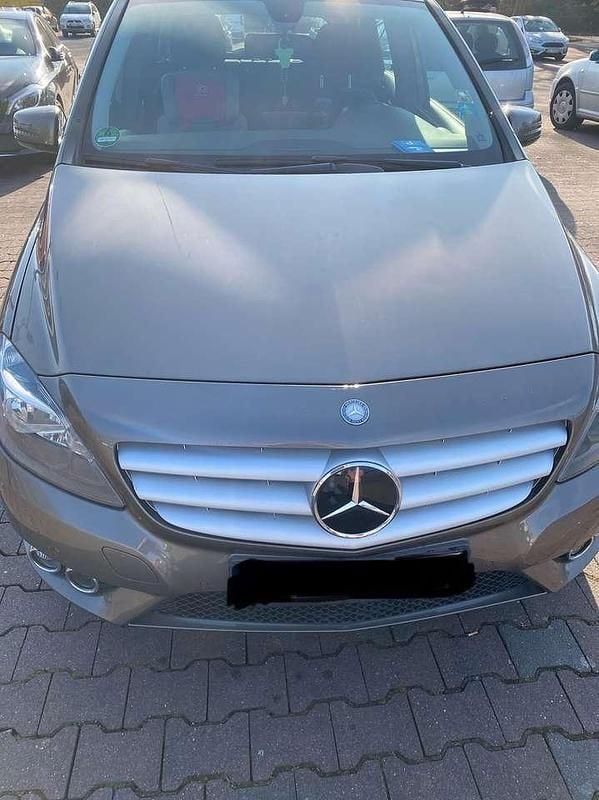 Braun Gebraucht 2012 Mercedes B180 Van / Kleinbus | 9.200 € (Superpreis) - Bild 1/4
