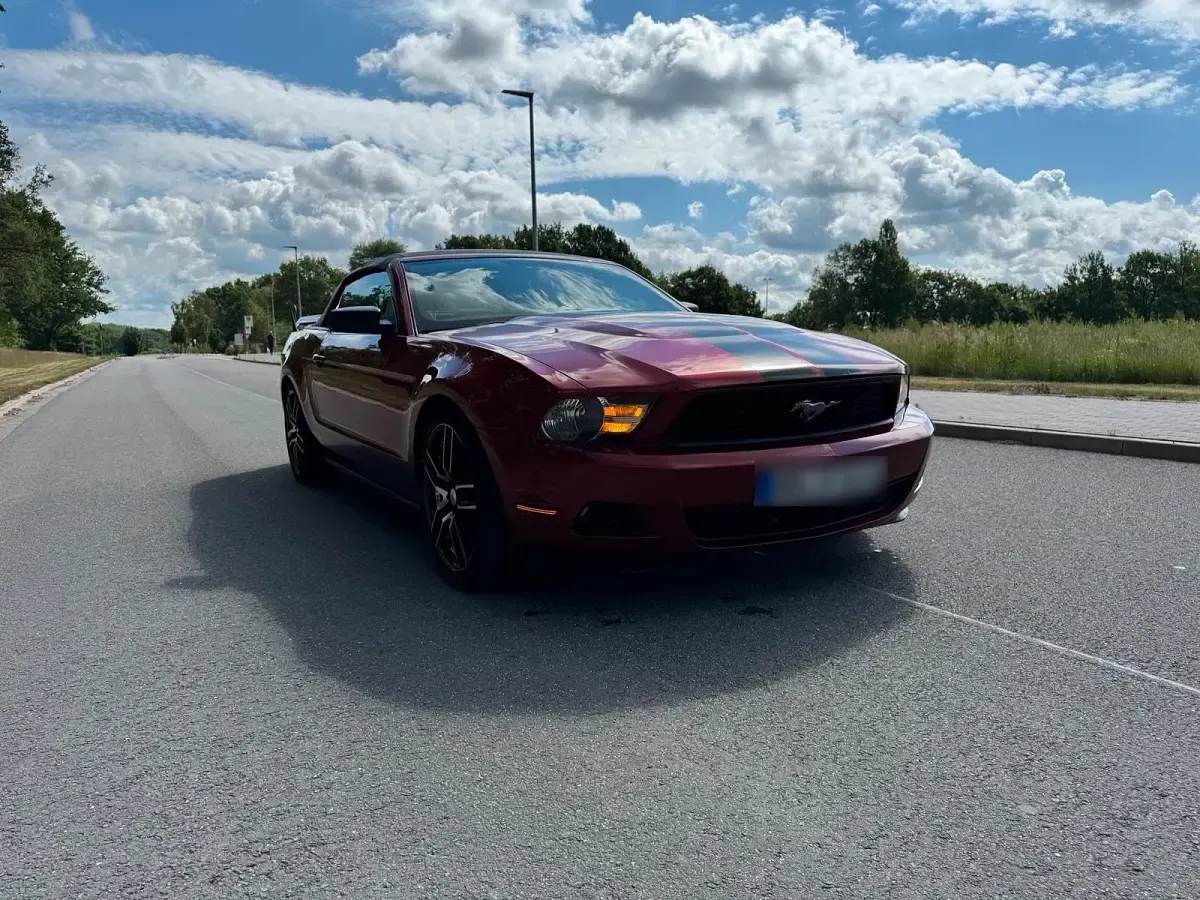 Gebraucht Ford Mustang 215 PS (158 kW) 2010 Rot Cabrio