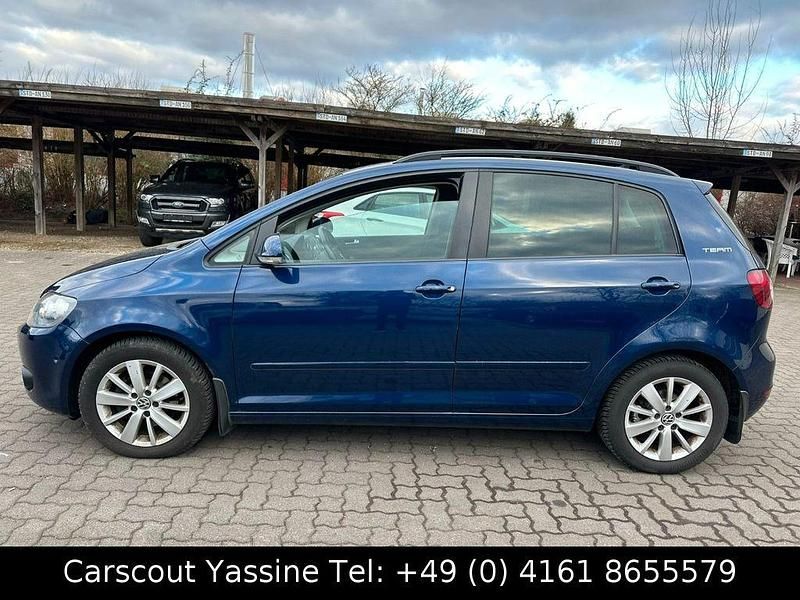 Gebraucht VW Golf VI Team 105 PS (77 kW) 2010 Blau Kleinwagen