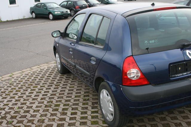 Gebraucht Renault Clio 58 PS (42 kW) 2004 Blau Kleinwagen