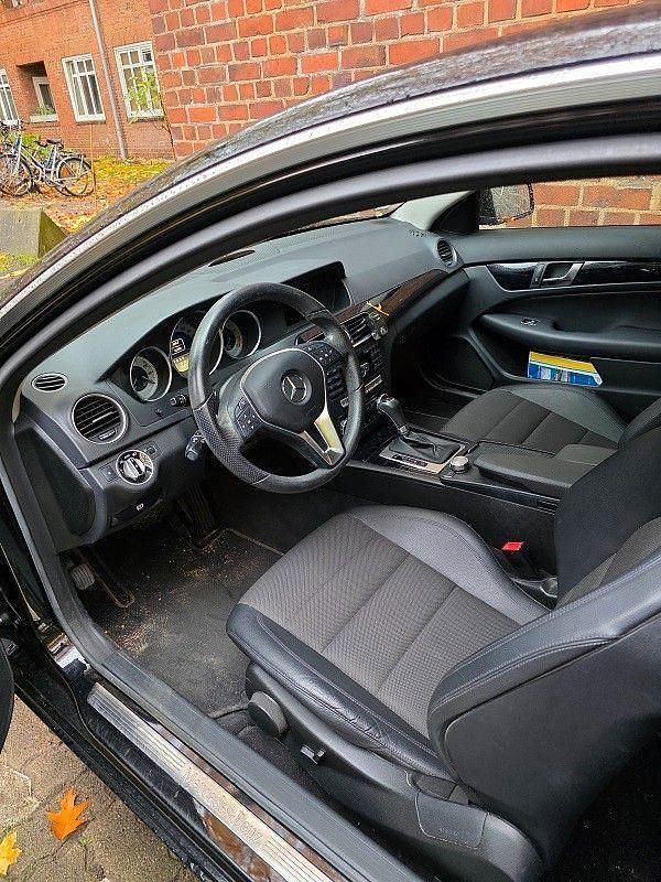 Gebraucht Mercedes C180 156 PS (114 kW) 2012 Schwarz Coupé