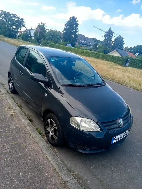Gebraucht VW Fox 54 PS (39 kW) 2010 Schwarz Kleinwagen