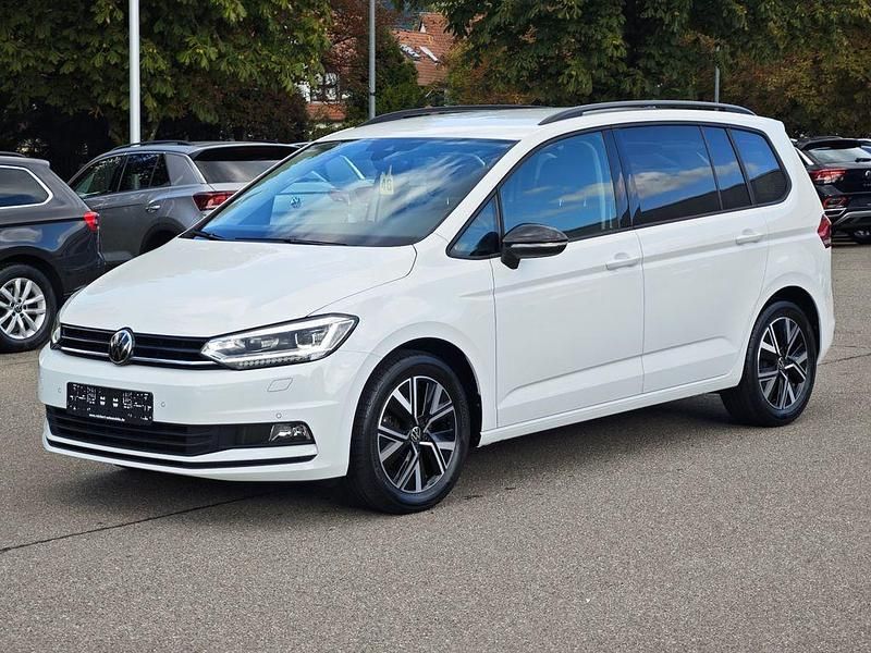 Weiß Gebraucht 2021 VW Touran Highline Van / Kleinbus | 28.700 € (Fairer Preis) - Bild 1/4