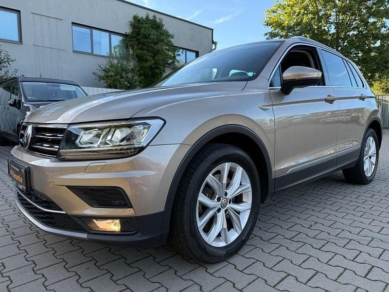 Beige Gebraucht 2018 VW Tiguan Highline SUV | 19.990 € (Superpreis) - Bild 1/4