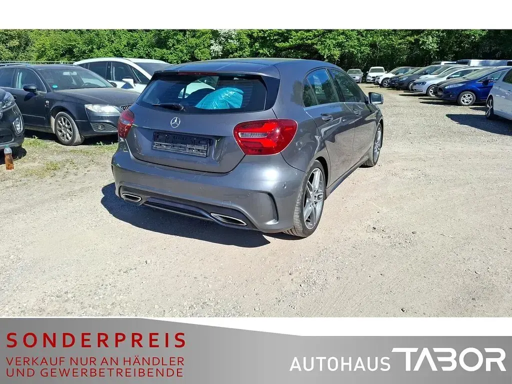 Gebraucht Mercedes A180 AMG line 122 PS (89 kW) 2017 Mountaingrau Limousine