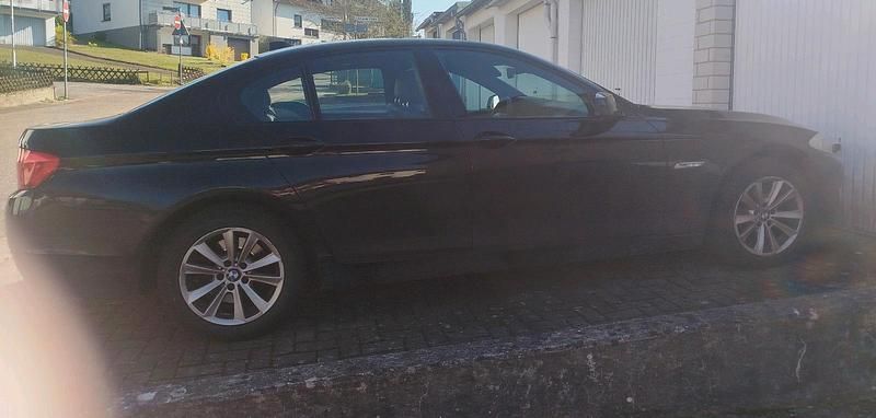 Gebraucht BMW 520 184 PS (135 kW) 2012 Schwarz Limousine