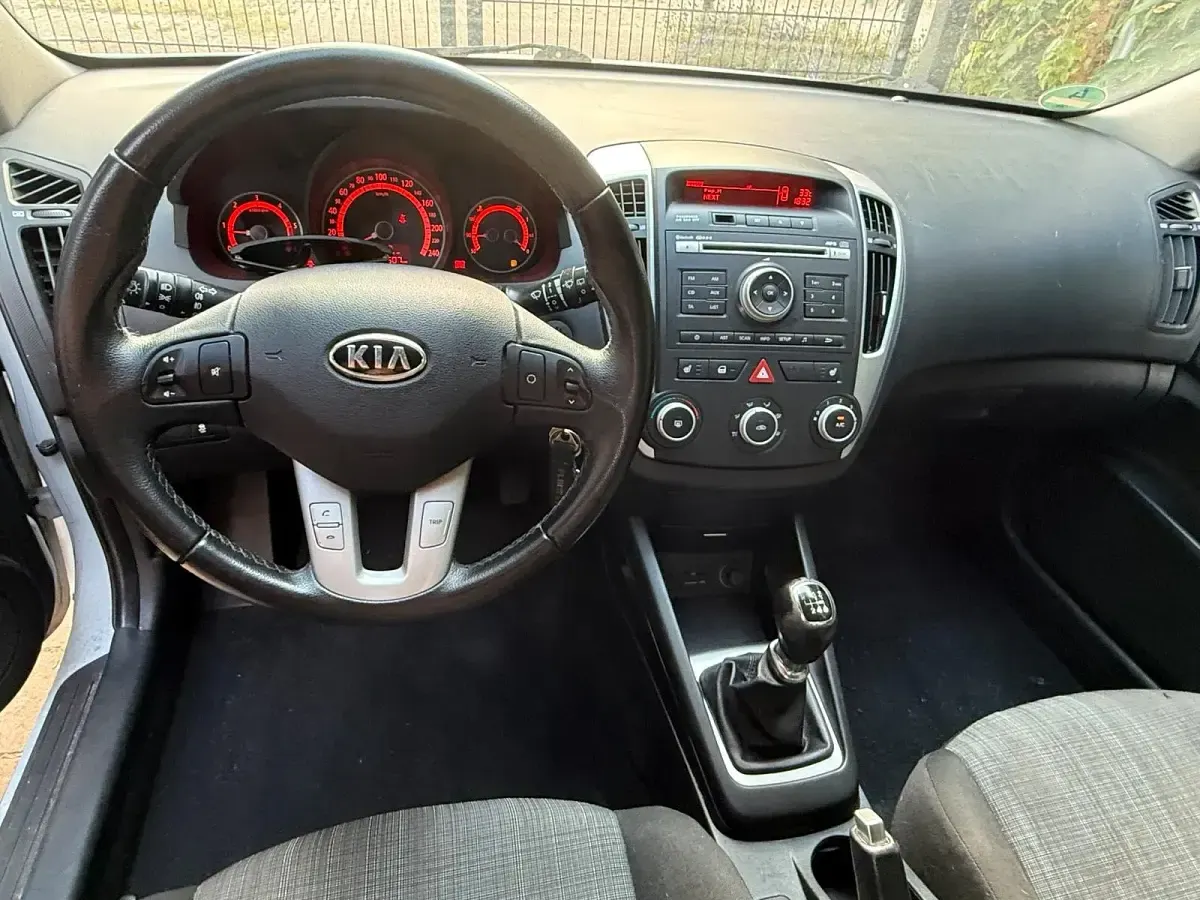 Gebraucht Kia Ceed Sportswagon 115 PS (84 kW) 2011 Weiß Kombi