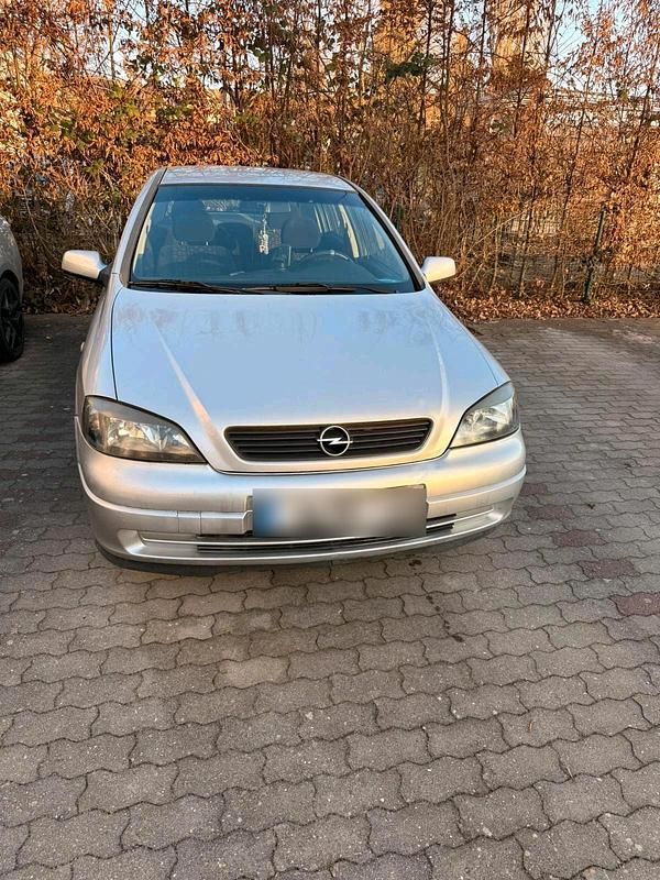 Gebraucht Opel Astra 101 PS (74 kW) 2001 Silber Limousine