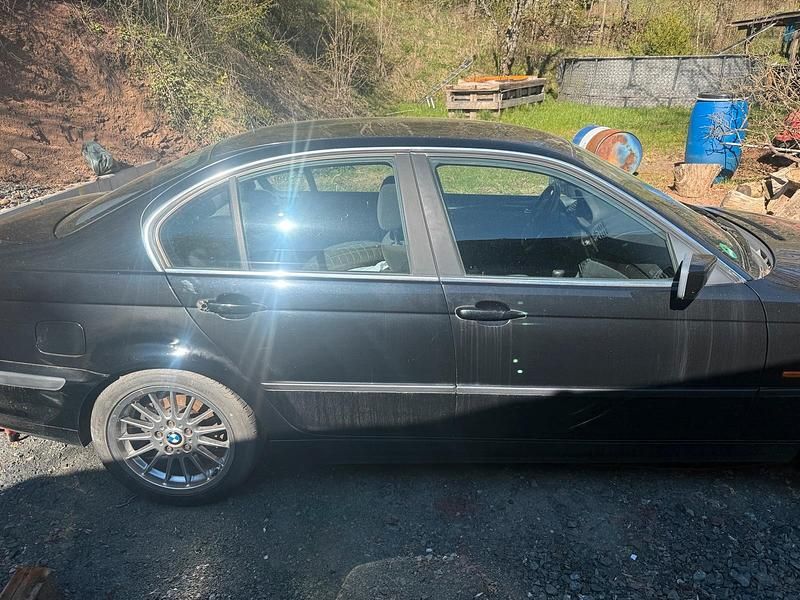 Gebraucht BMW 323 170 PS (125 kW) 1999 Limousine