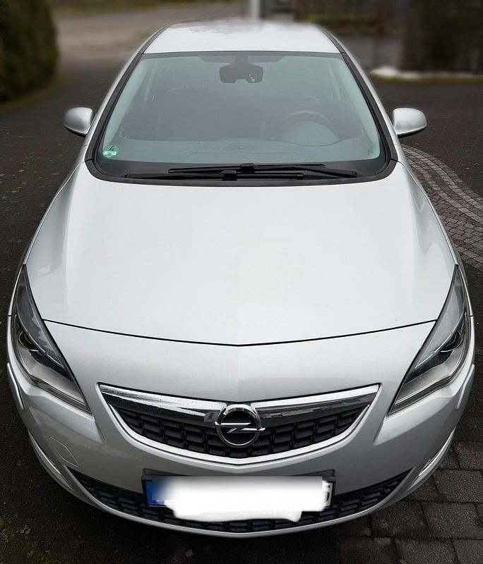 Gebraucht Opel Astra Edition 101 PS (74 kW) 2011 Silber Limousine