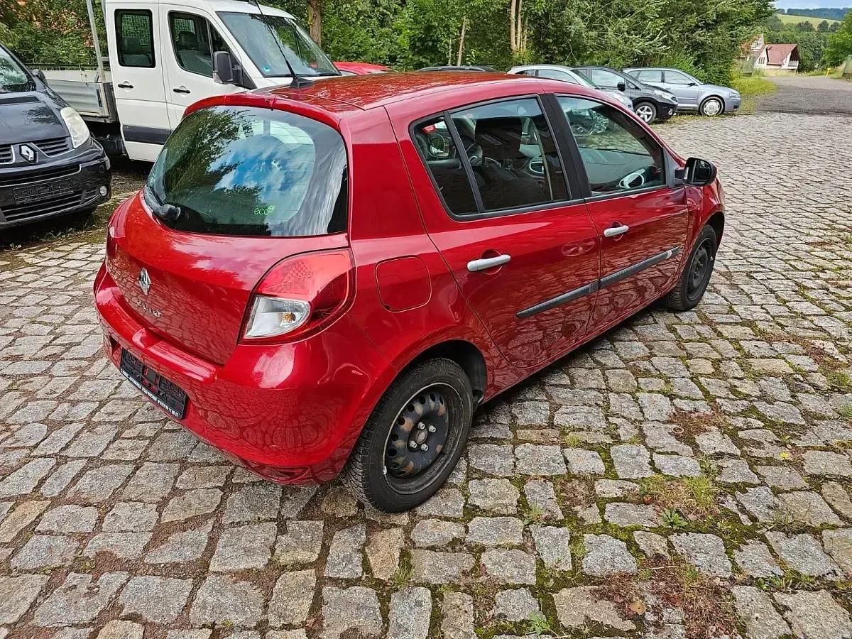 Gebraucht Renault Clio III 75 PS (55 kW) 2010 Rot Limousine
