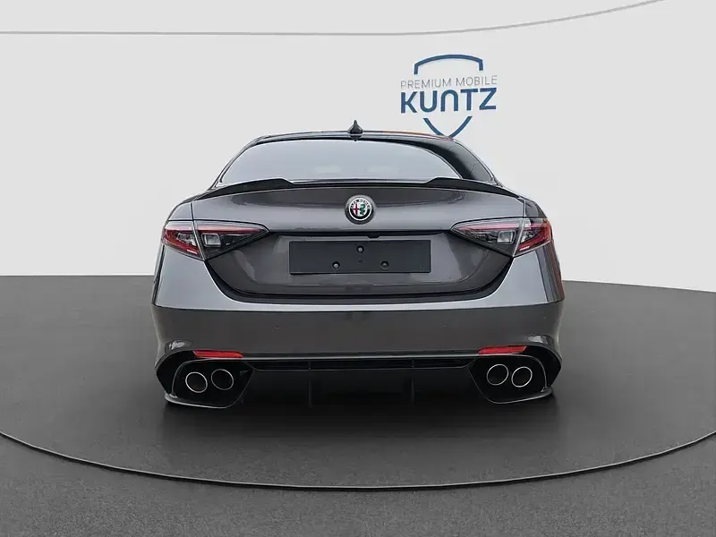 Gebraucht Alfa Romeo Giulia Quadrifoglio 520 PS (382 kW) 2024 Grigio vesuvio Limousine