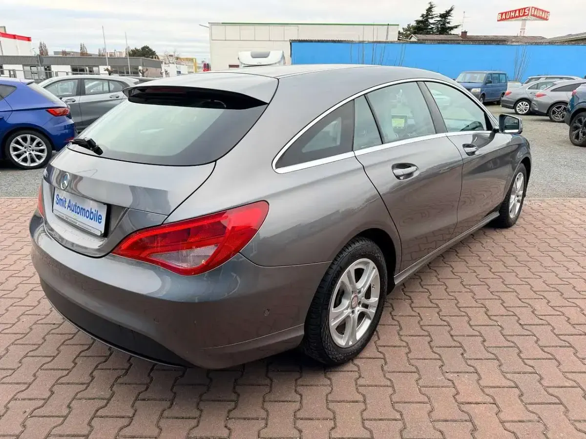 Gebraucht Mercedes CLA180 Shooting Brake 109 PS (80 kW) 2016 Mountaingrau  met. Kombi
