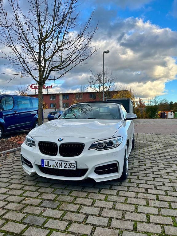 Weiß Gebraucht 2015 BMW M235 Performance Cabrio | 23.990 € (Etwas zu teuer) - Bild 1/4