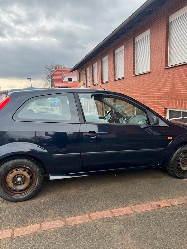 Gebraucht Ford Fiesta 60 PS (44 kW) 2004 Blau Kleinwagen
