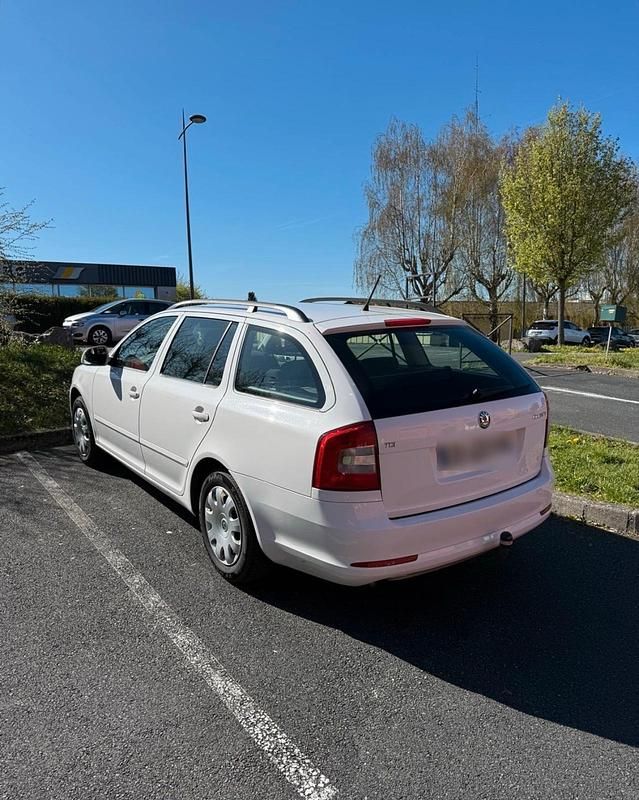 Gebraucht Skoda Octavia 105 PS (77 kW) 2011 Kombi