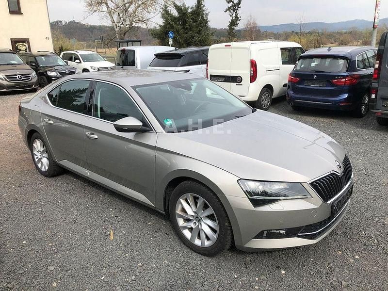 Gebraucht Skoda Superb Style 150 PS (110 kW) 2015 Silber Limousine