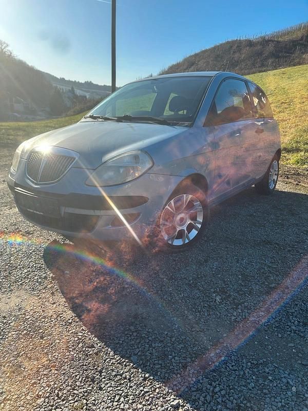 Blau Gebraucht 2005 Lancia Ypsilon Kleinwagen | 1.600 € (Fairer Preis) - Bild 1/4