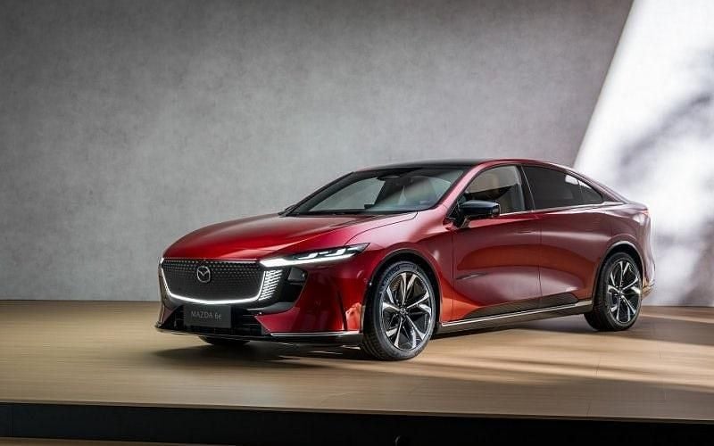 Jet black Neu 2025 Mazda 6e Takumi-Line Limousine | 38.190 € (Guter Preis) - Bild 1/4