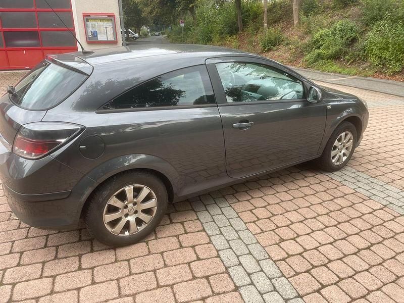 Gebraucht 2010 Opel Astra GTC Limousine | 2.150 € (Superpreis) - Bild 1/4