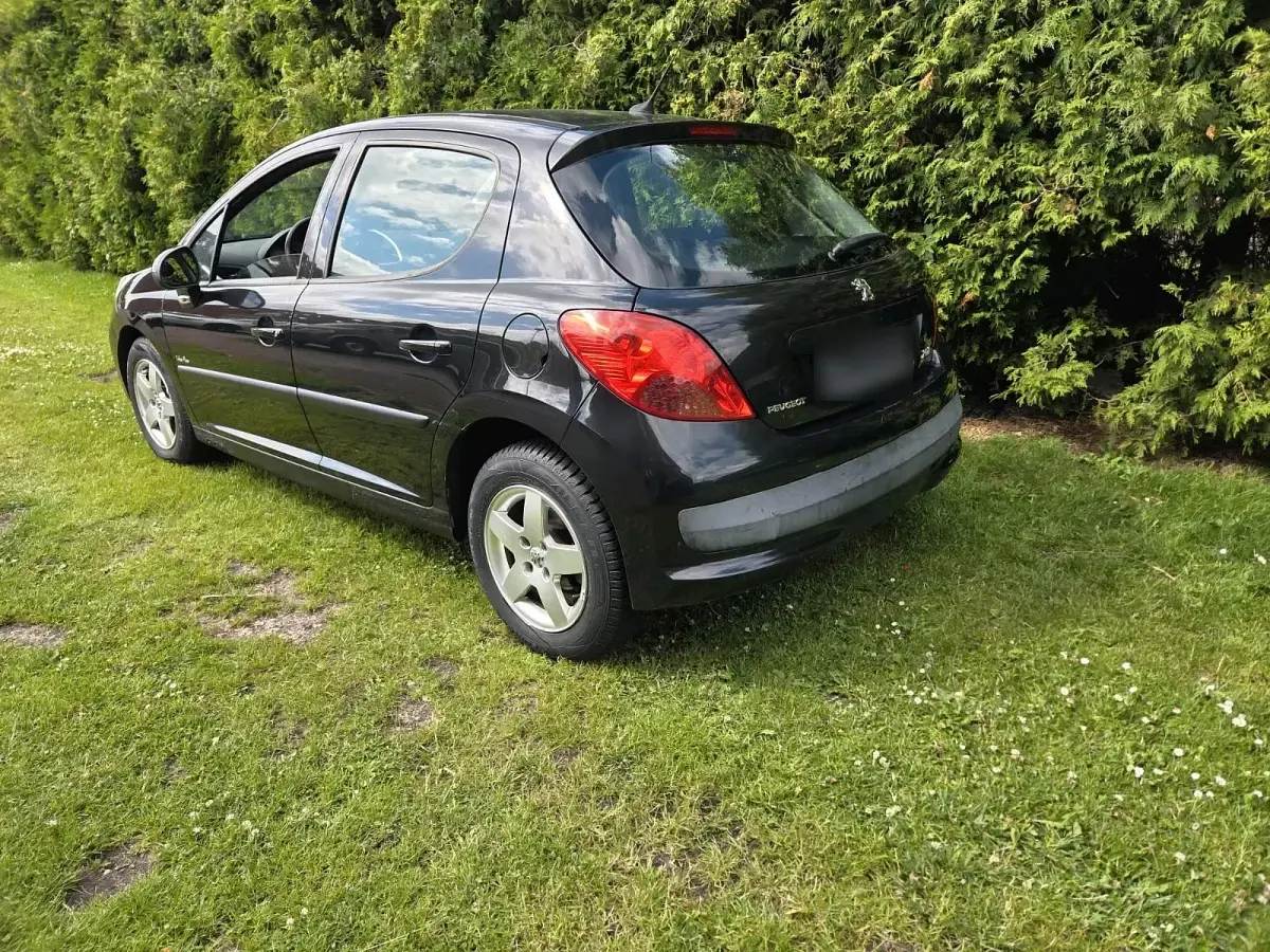 Gebraucht Peugeot 207 90 PS (66 kW) 2010 Schwarz Kleinwagen