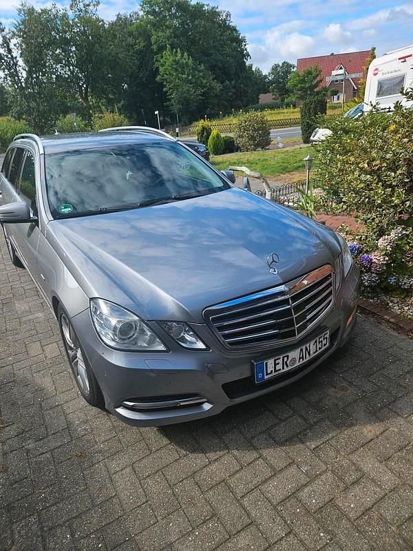 Grau Gebraucht 2010 Mercedes E300 Kombi | 6.500 € (Fairer Preis) - Bild 1/4