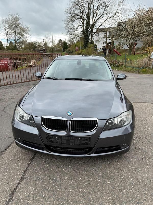 Gebraucht BMW 318 143 PS (105 kW) 2007 Grau Limousine