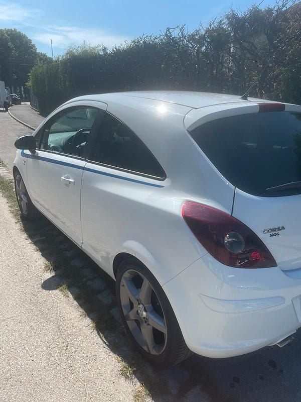 Gebraucht Opel Corsa 87 PS (63 kW) 2010 Weiß Kleinwagen