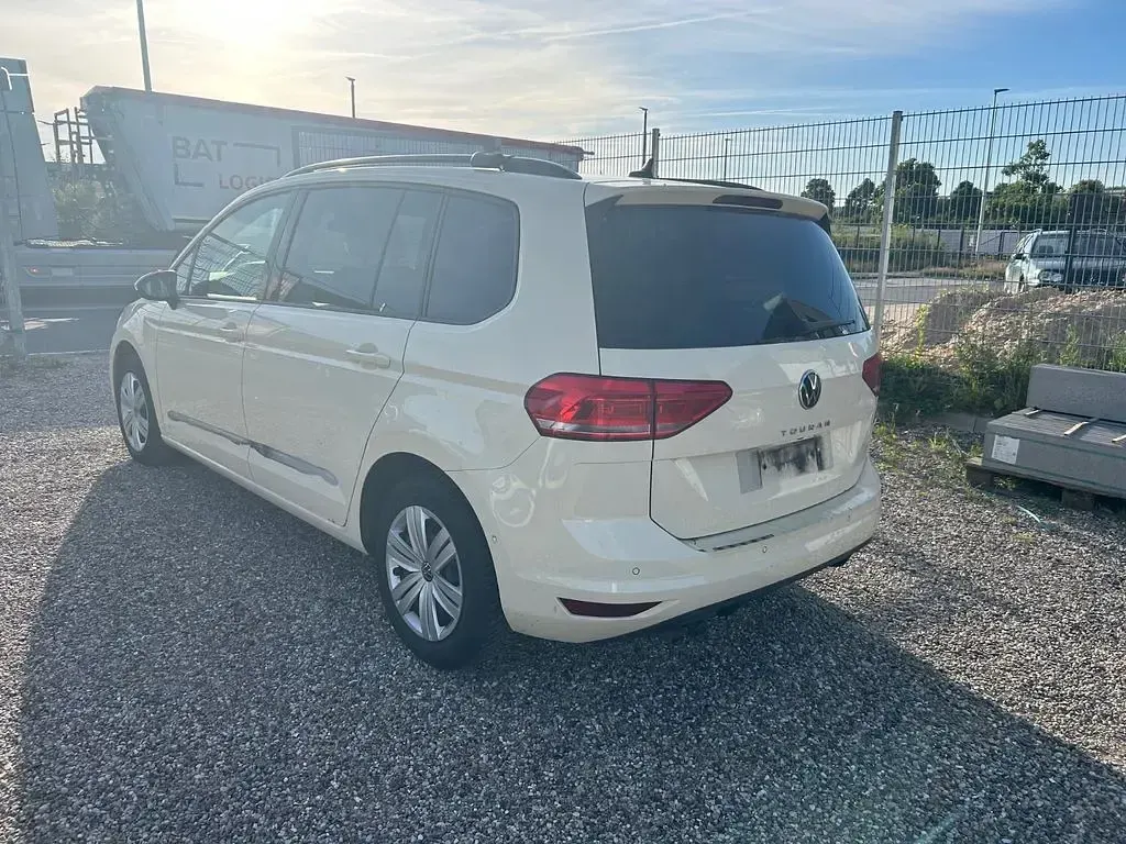 Gebraucht VW Touran 150 PS (110 kW) 2023 Beige Van / Kleinbus