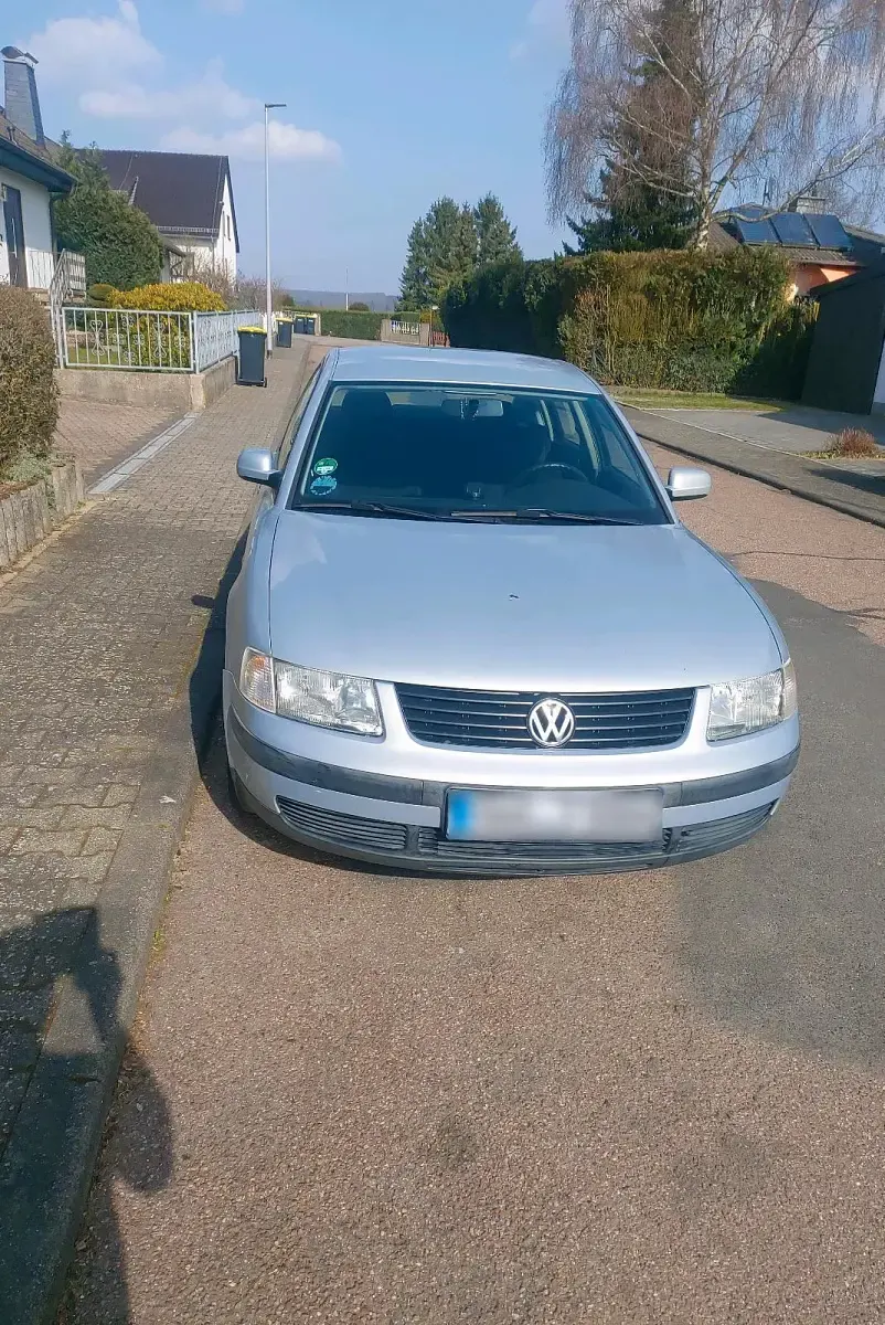 Gebraucht VW Passat 100 PS (73 kW) 1997 Silber Limousine