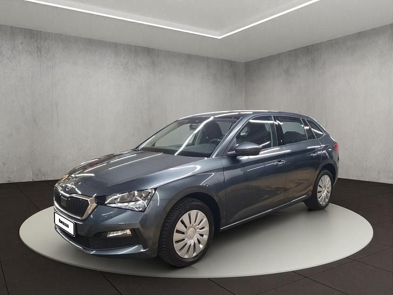 F6 quarzgrau metallic Gebraucht 2020 Skoda Scala Active Kleinwagen | 14.950 € (Superpreis) - Bild 1/4