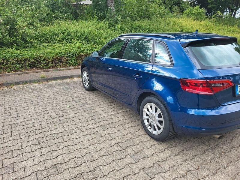 Schwarz Gebraucht 2014 Audi A3 Sportback Ambiente Limousine | 11.300 € (Fairer Preis) - Bild 1/4