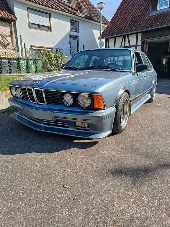 Blau Gebraucht 1982 BMW 745 Limousine | 19.800 € - Bild 1/4