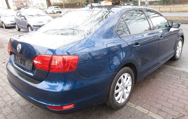 Gebraucht VW Jetta Comfortline 105 PS (77 kW) 2011 Blau Limousine