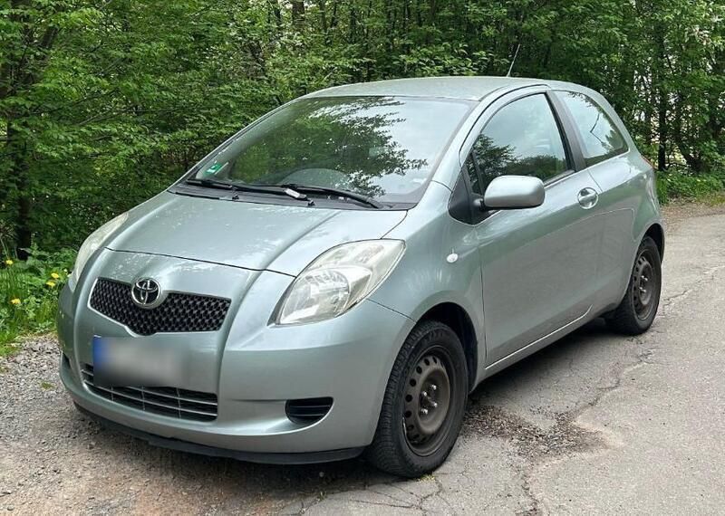 Grau Gebraucht 2006 Toyota Yaris Kleinwagen | 1.650 € (Fairer Preis) - Bild 1/4
