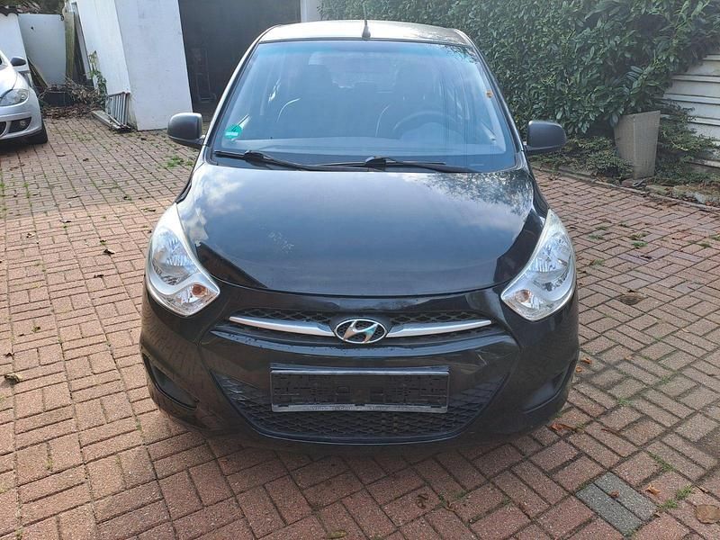 Gebraucht Hyundai i10 69 PS (50 kW) 2011 Schwarz Kleinwagen