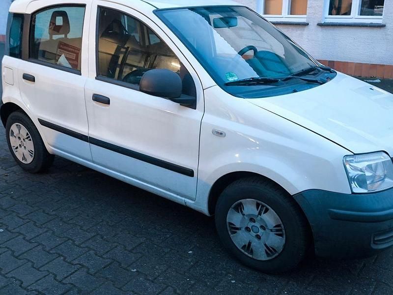 Weiß Gebraucht 2010 Fiat Panda Limousine | 1.600 € (Fairer Preis) - Bild 1/4