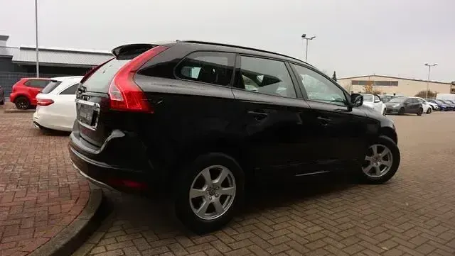 Gebraucht Volvo XC60 Kinetic 150 PS (110 kW) 2016 Schwarz SUV