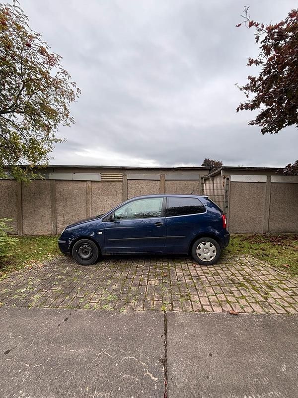 Blau Gebraucht 2004 VW Polo Classicline Kleinwagen | 600 € (Superpreis) - Bild 1/4