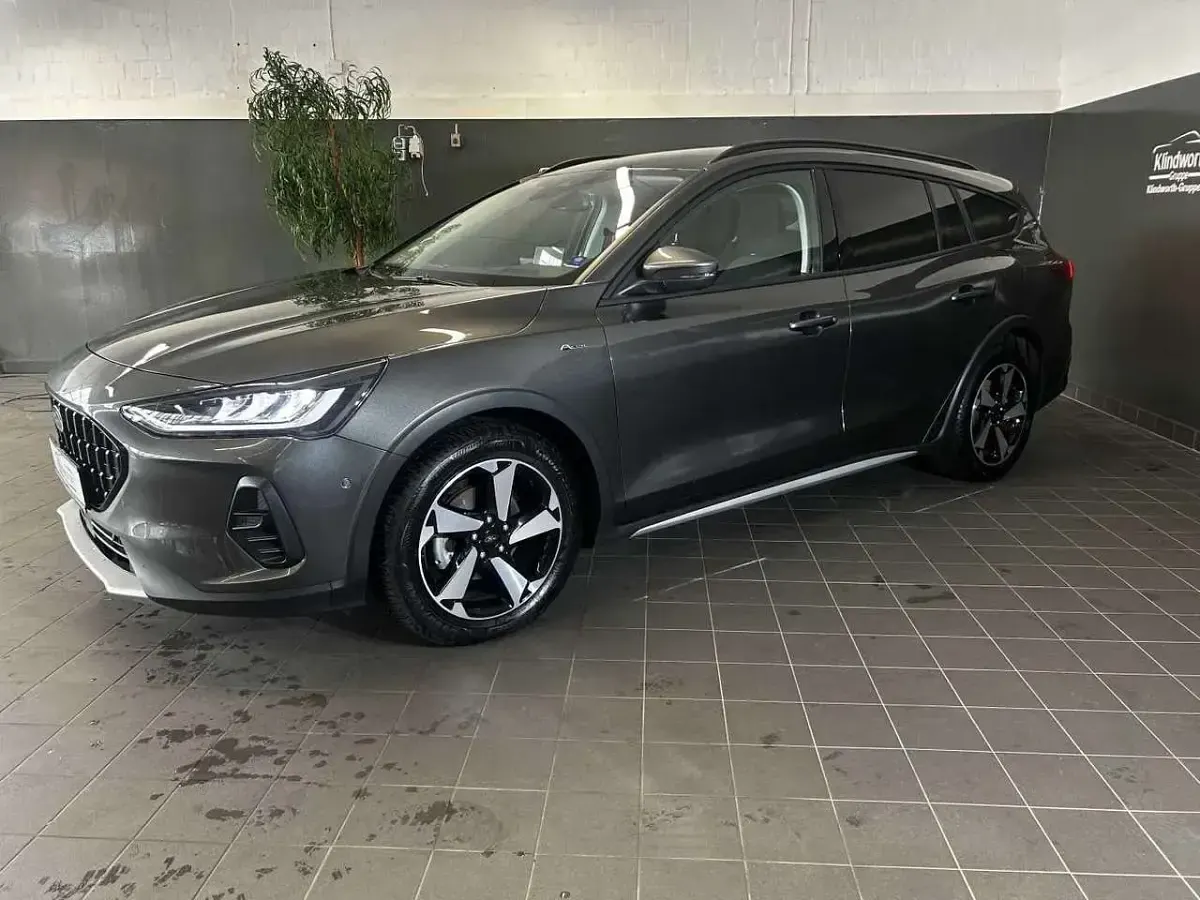 Gebraucht Ford Focus Active X 116 PS (85 kW) 2024 Grau Limousine