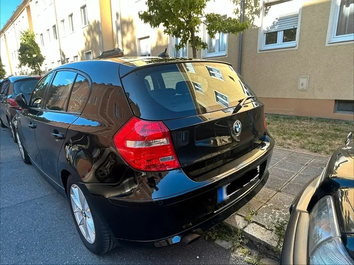 Gebraucht BMW 116 122 PS (89 kW) 2010 Schwarz Kleinwagen