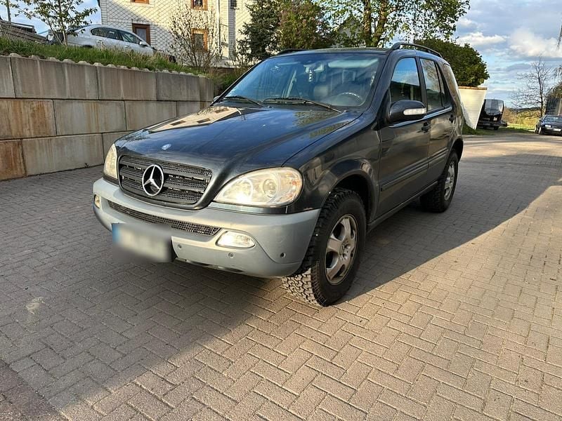 Second-hand Mercedes ML270 2003 SUV