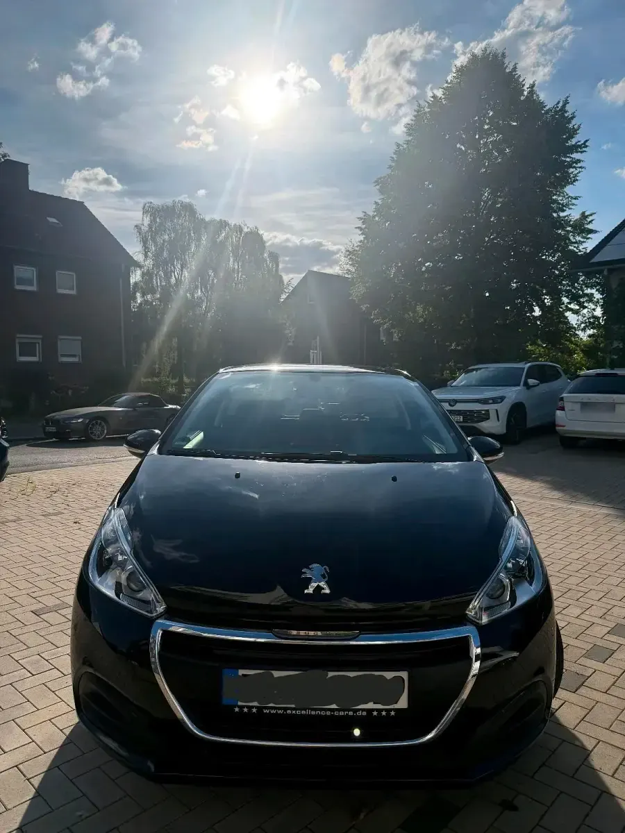 Gebraucht Peugeot 208 82 PS (60 kW) 2016 Schwarz Kleinwagen