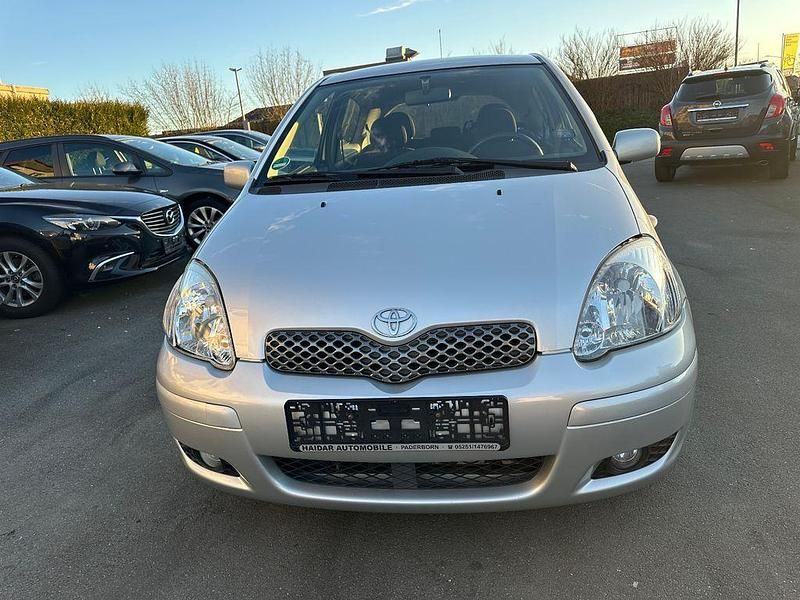 Gebraucht Toyota Yaris Sol 65 PS (47 kW) 2003 Silber Kleinwagen