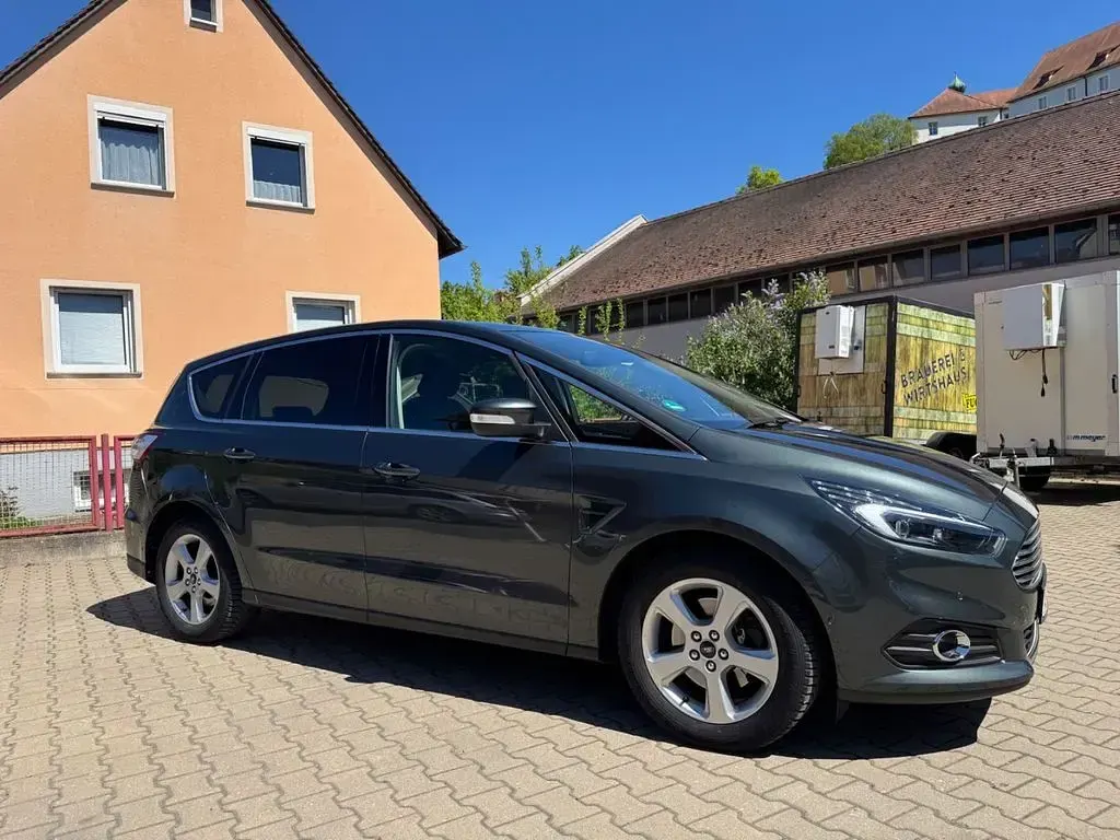 Gebraucht Ford S-MAX Titanium 209 PS (153 kW) 2017 Grün Van / Kleinbus