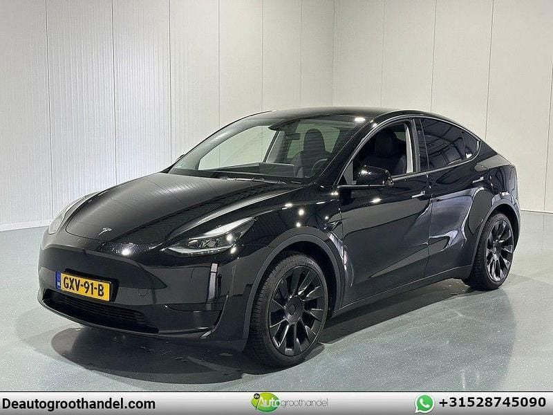 Schwarz Gebraucht 2024 Tesla Model Y RWD SUV | 34.485 € - Bild 1/4