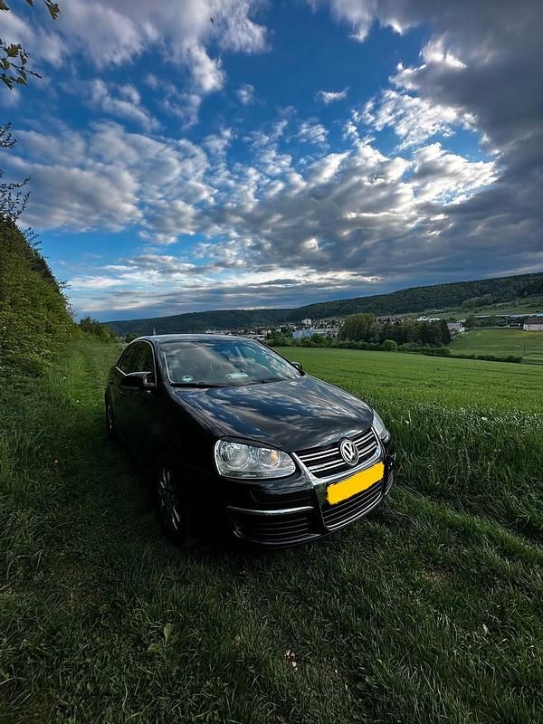 Schwarz Gebraucht 2005 VW Jetta Limousine | 3.250 € (Fairer Preis) - Bild 1/4