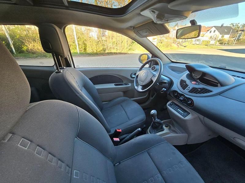Second-hand Renault Twingo 76 CP (55 kW) 2009 Alb Hatchback