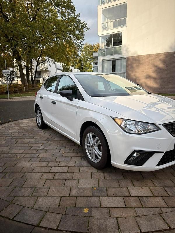 Weiß Gebraucht 2018 Seat Ibiza Kleinwagen | 9.899 € (Guter Preis) - Bild 1/4